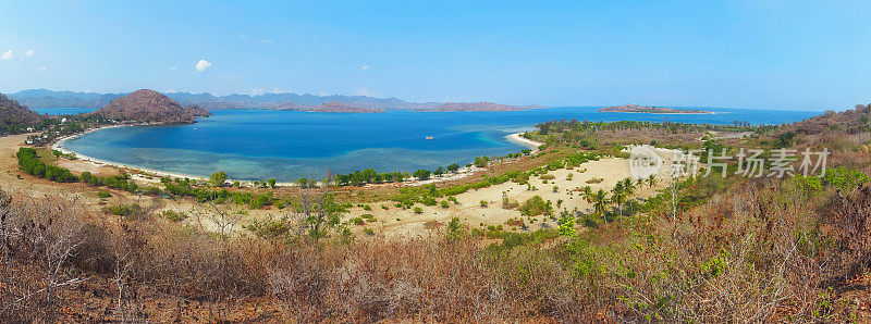 Gili Gede岛热带泻湖海滩全景